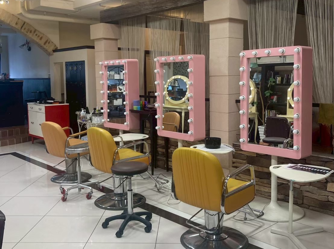 【伝説の技術を伝承】女性起業家のためのヘアメイクレッスン｜GLAYゆかりのサロン「Fats Berry Cham Cham」で自分史上最高の美しさを